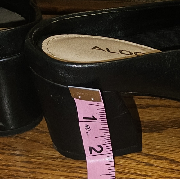 Aldo size 7.5 black heels. Pointy toe - Picture 5 of 7